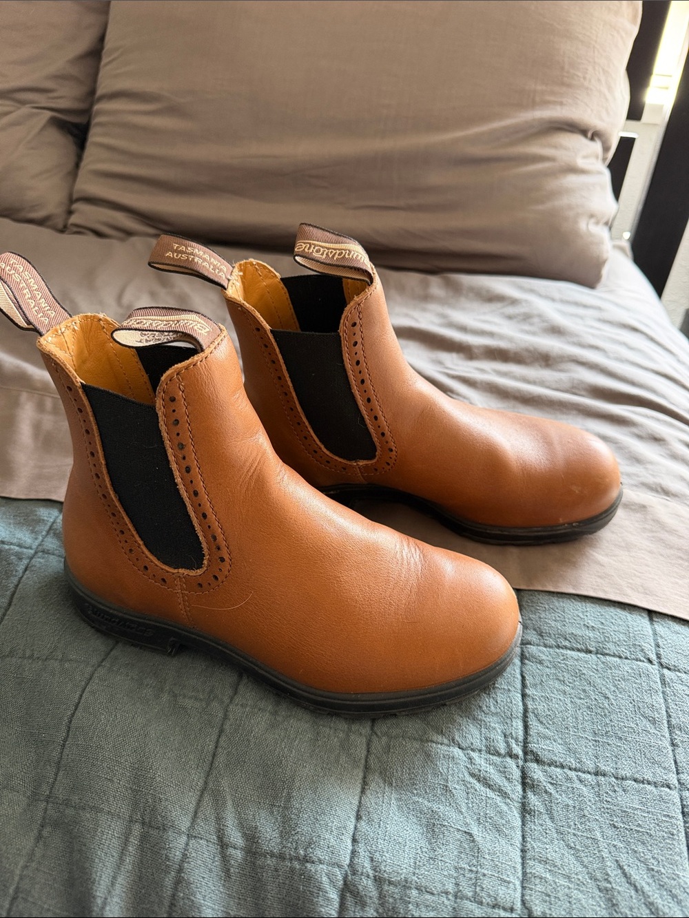 Blundstone Women’s Camel Chelsea Boots